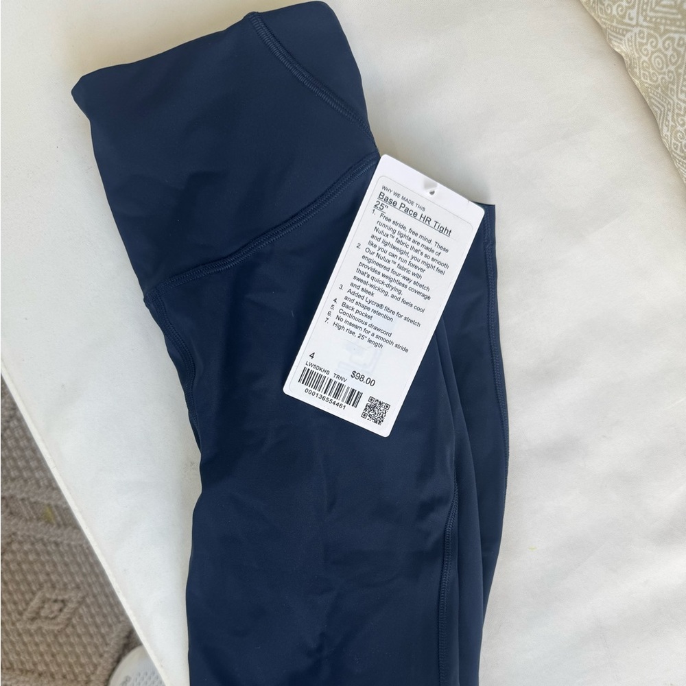 NWT size 4 Base Pace 25 Inch Leggings